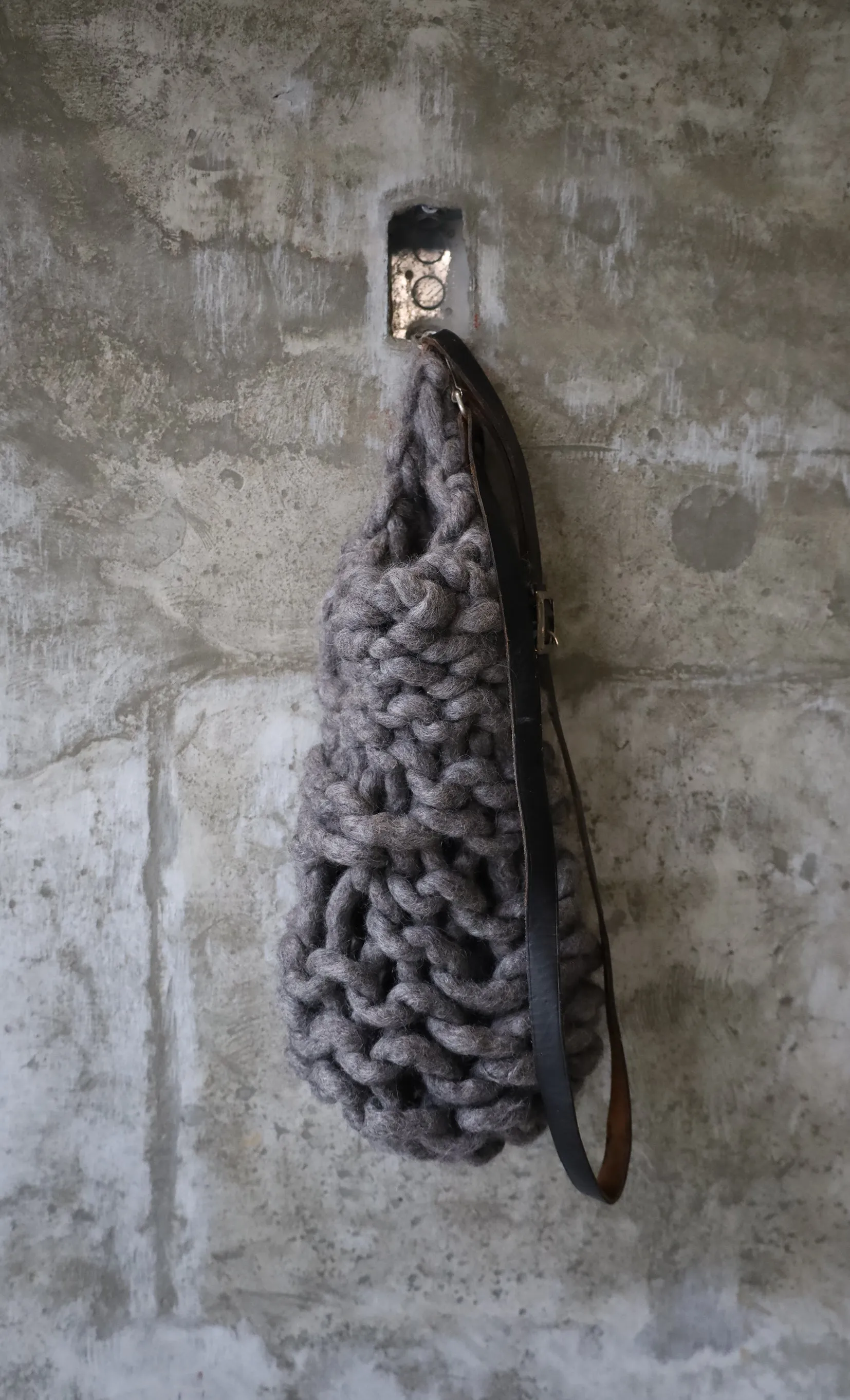 HAND-MADE WOOL BAG WITH VINTAGE LEATHER STRAP