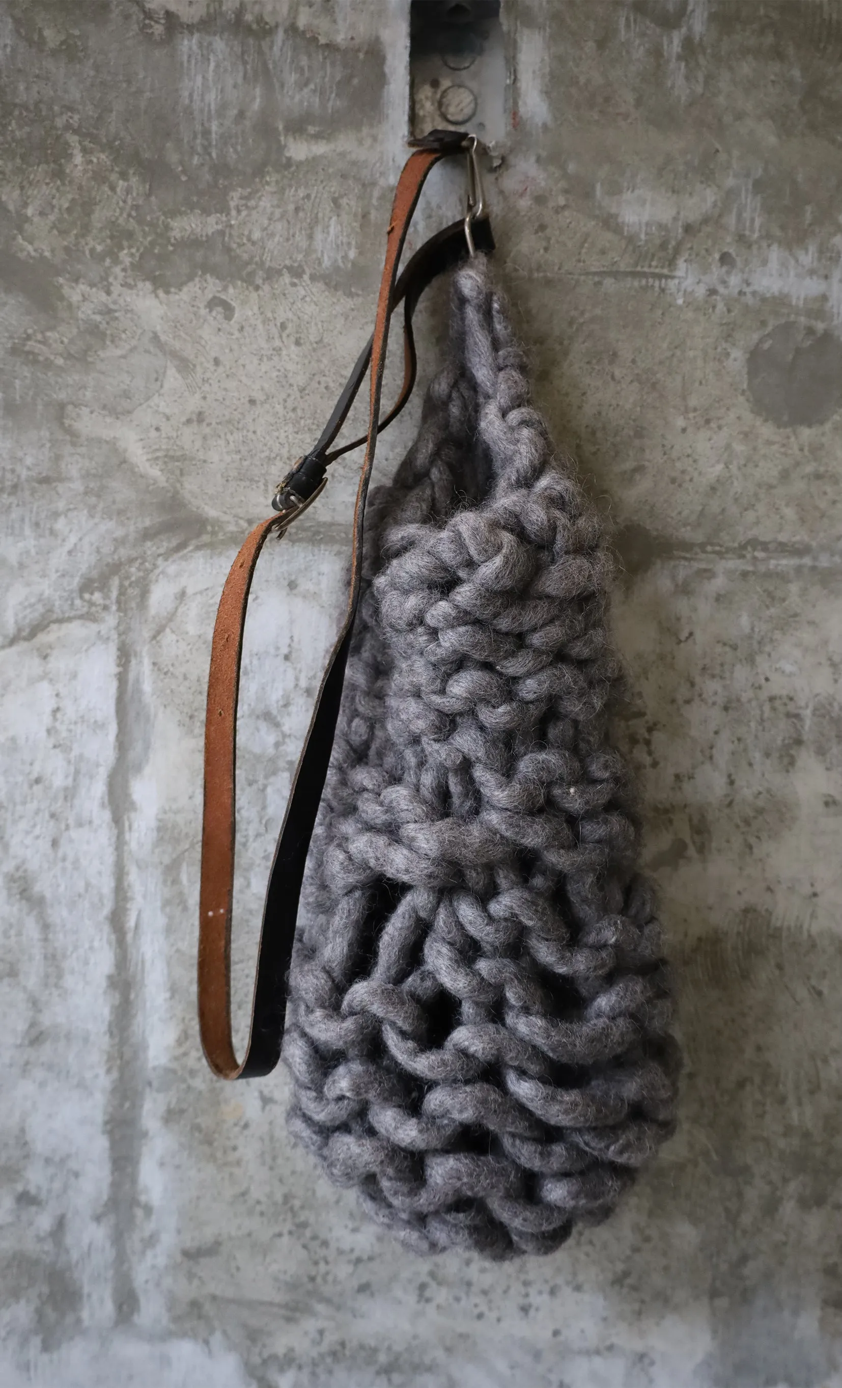 HAND-MADE WOOL BAG WITH VINTAGE LEATHER STRAP